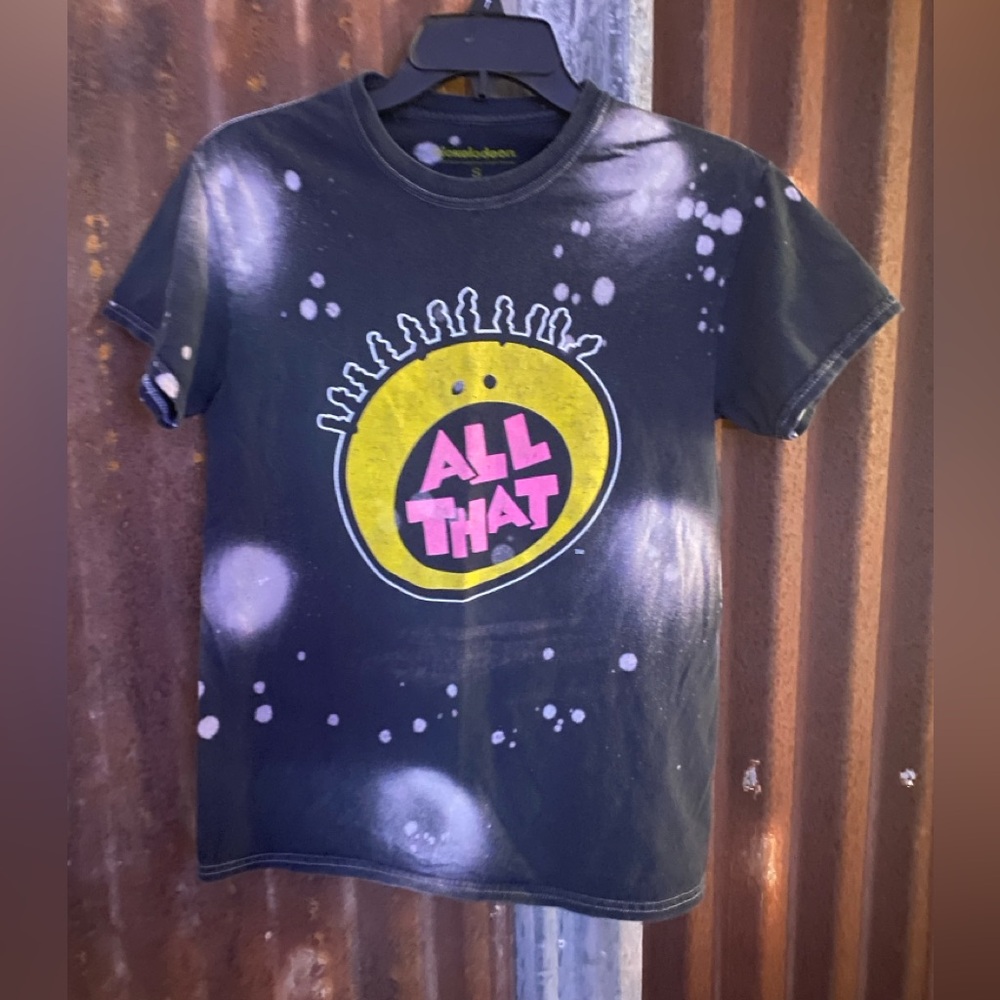 Nickelodeon “All That” TV show logo shirt size MED 💛 black & white splatter tee